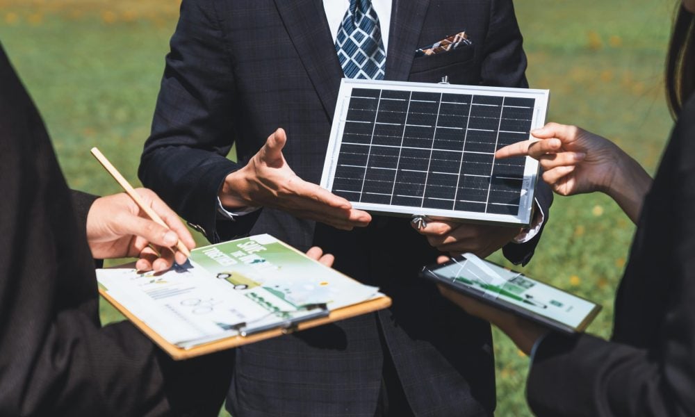 outdoor-business-outdoor-business-meeting-solar-energy-gyre-min