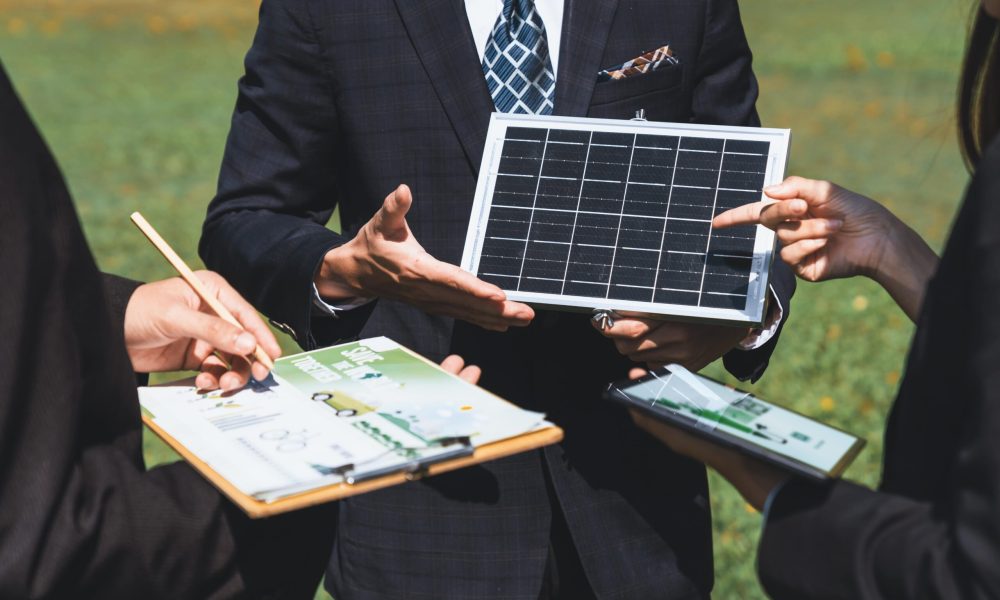 outdoor-business-outdoor-business-meeting-solar-energy-gyre-min