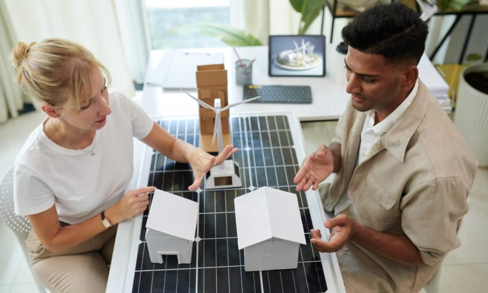 sales-manager-talking-customer-about-panels-min